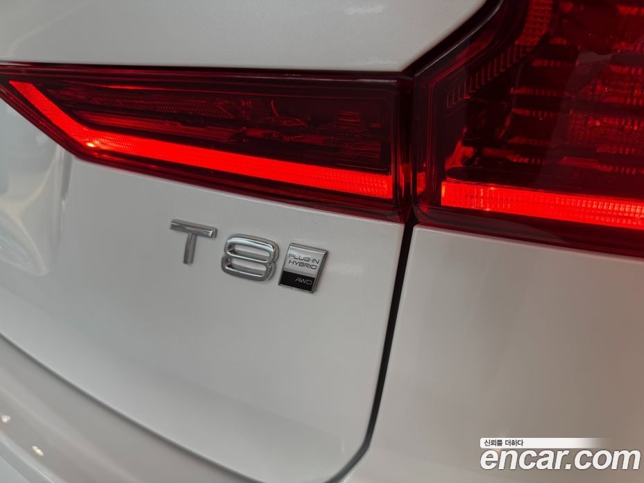 Volvo XC60 2nd Gen фото 18