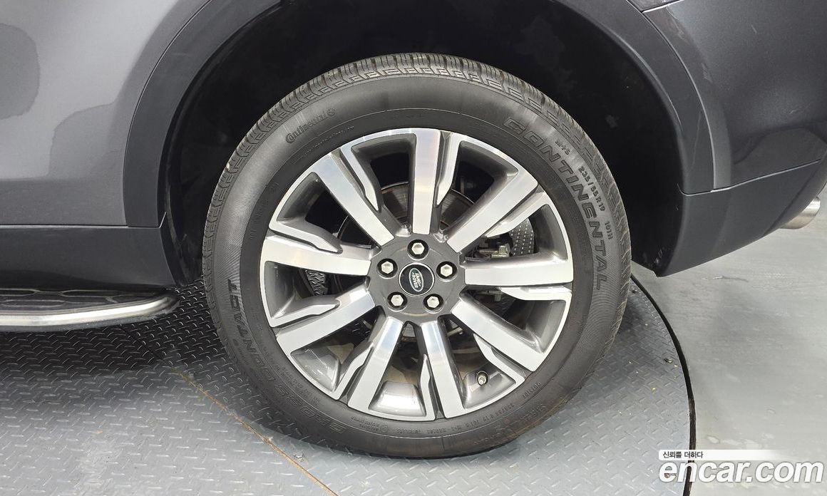 Land Rover Discovery Sport 1st Gen фото 21