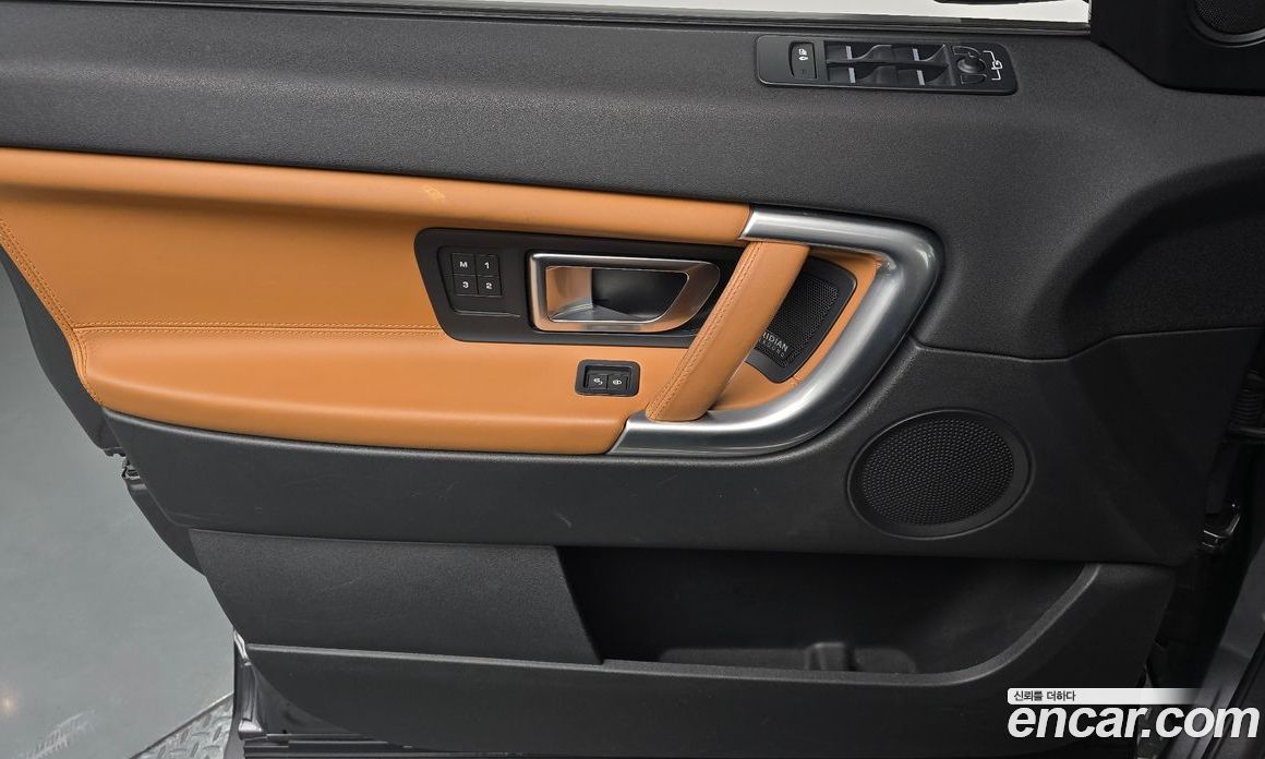 Land Rover Discovery Sport 1st Gen фото 24
