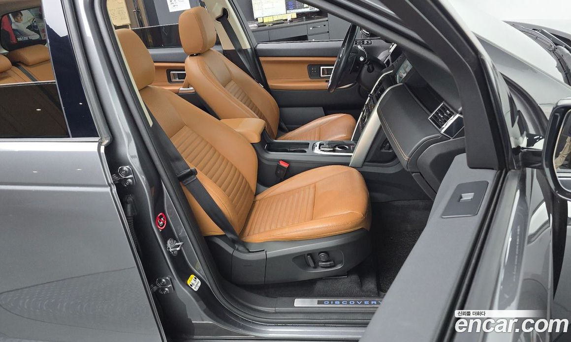 Land Rover Discovery Sport 1st Gen фото 26