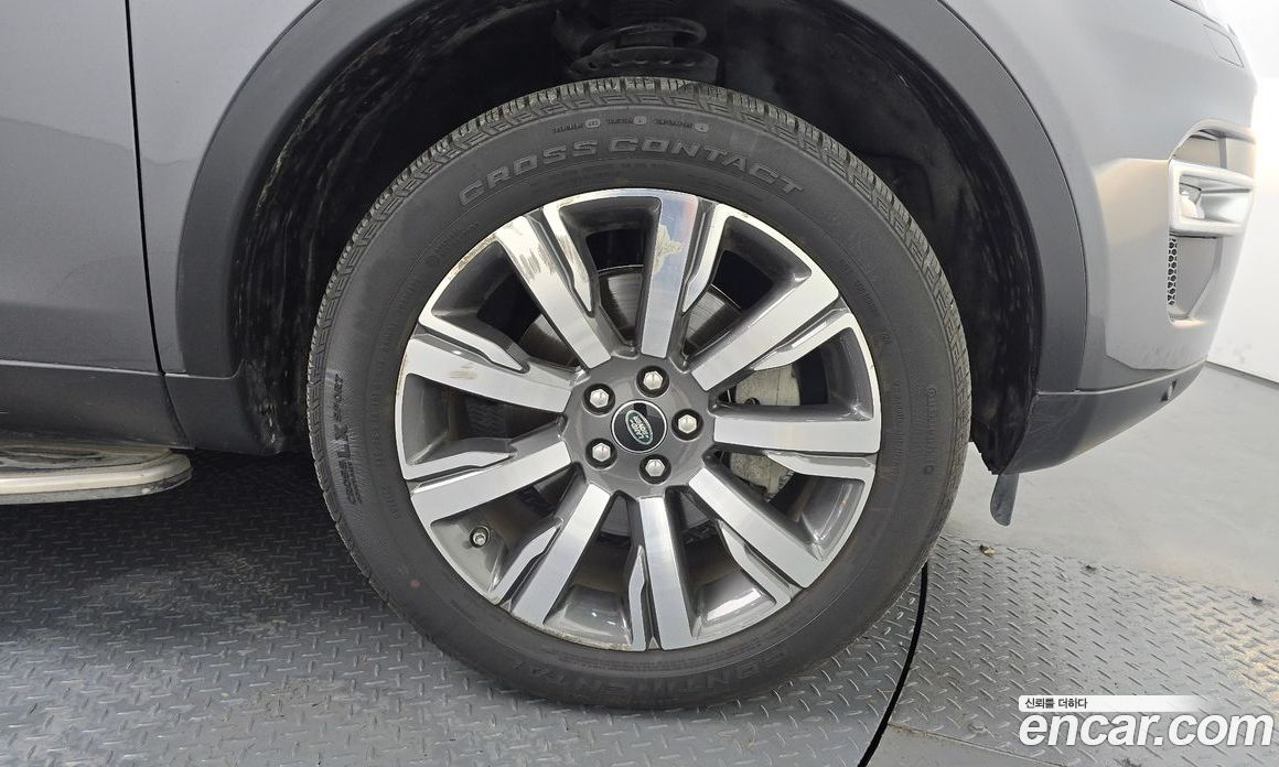 Land Rover Discovery Sport 1st Gen фото 30