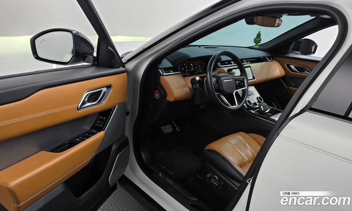 Land Rover Range Rover Velar фото 10