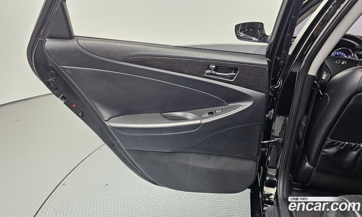 Hyundai Sonata The Brilliant фото 25