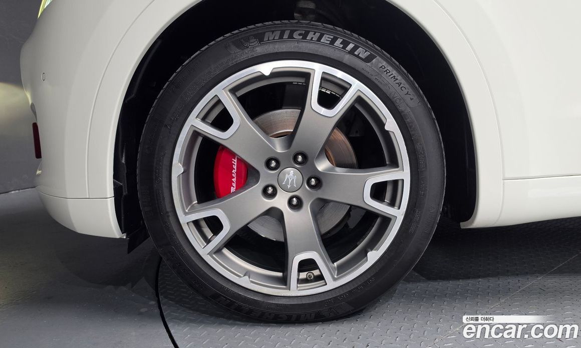 Maserati Levante фото 5