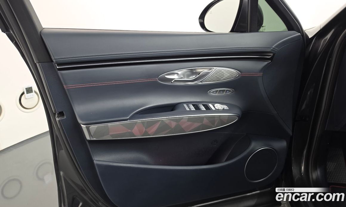 Genesis GV70 фото 24
