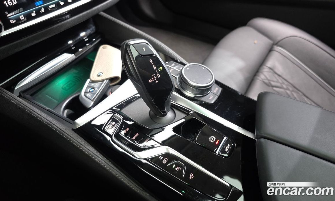 BMW 5-Series (G30) фото 9