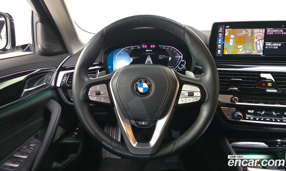 BMW 5-Series (G30) фото 13