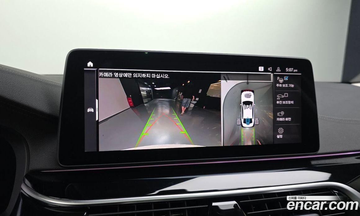 BMW 5-Series (G30) фото 15