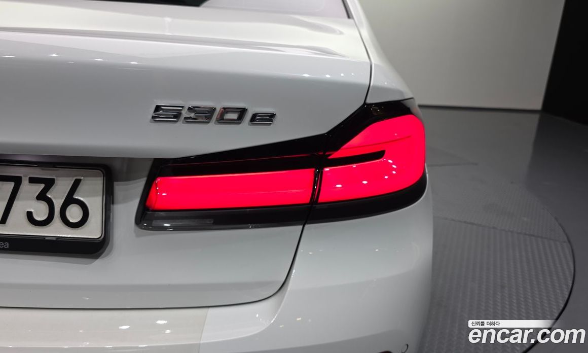 BMW 5-Series (G30) фото 23