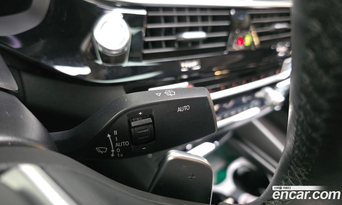 BMW 5-Series (G30) фото 29