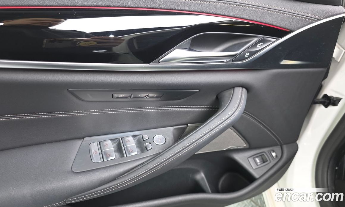 BMW 5-Series (G30) фото 30