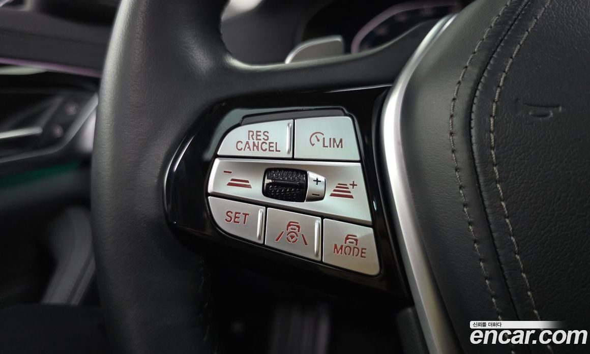 BMW 5-Series (G30) фото 31