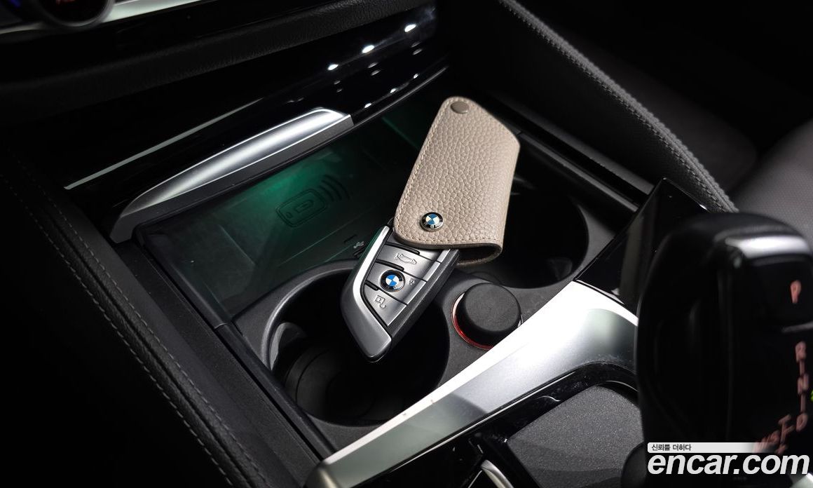 BMW 5-Series (G30) фото 32