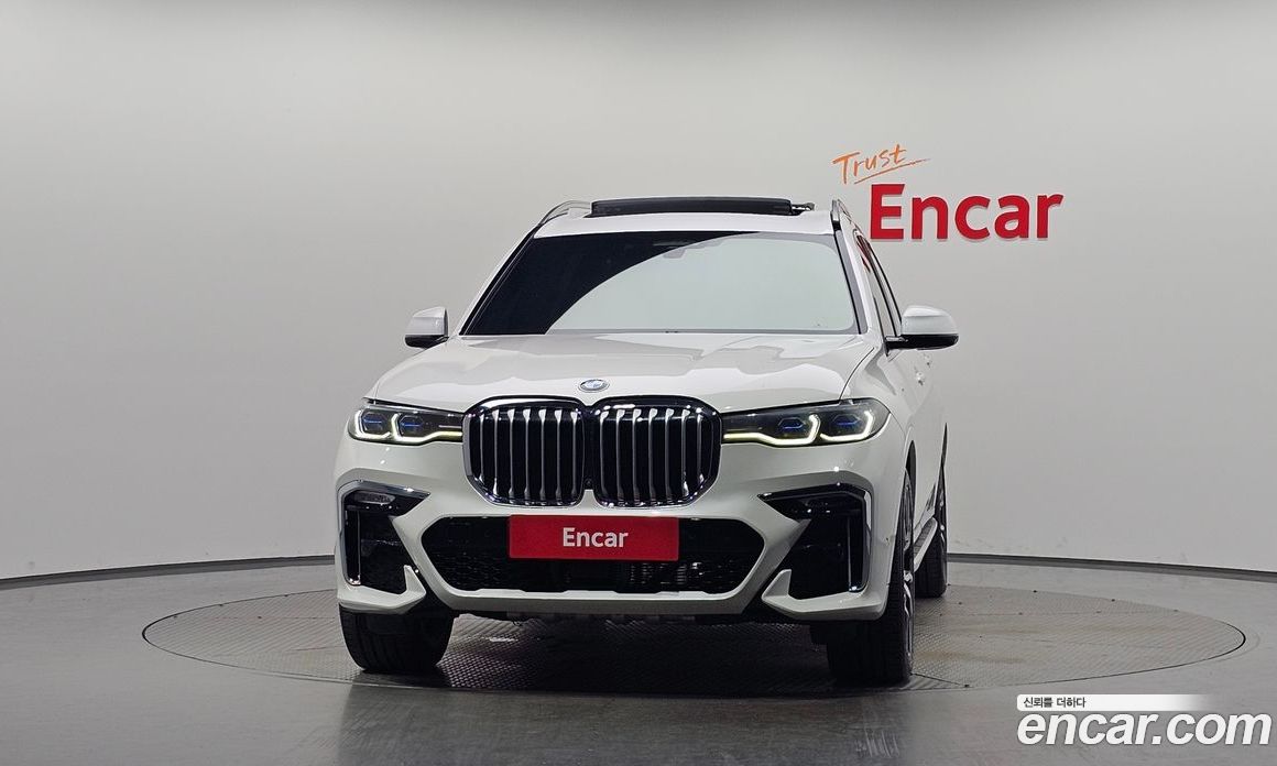BMW X7 (G07) фото 3
