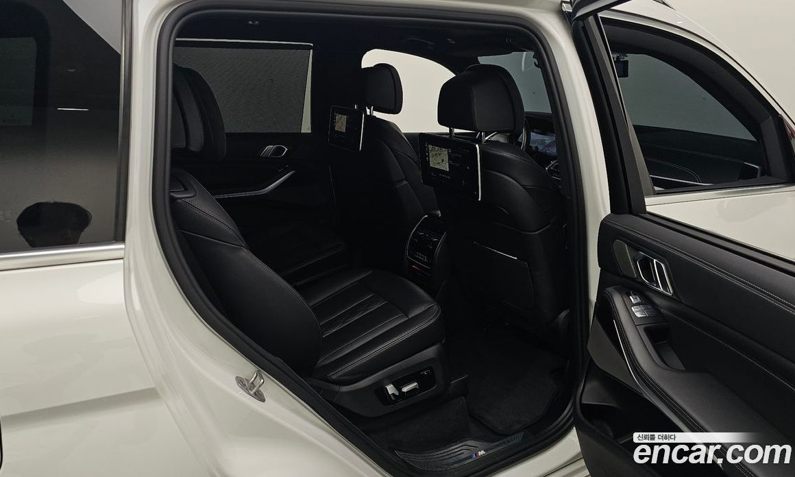 BMW X7 (G07) фото 12
