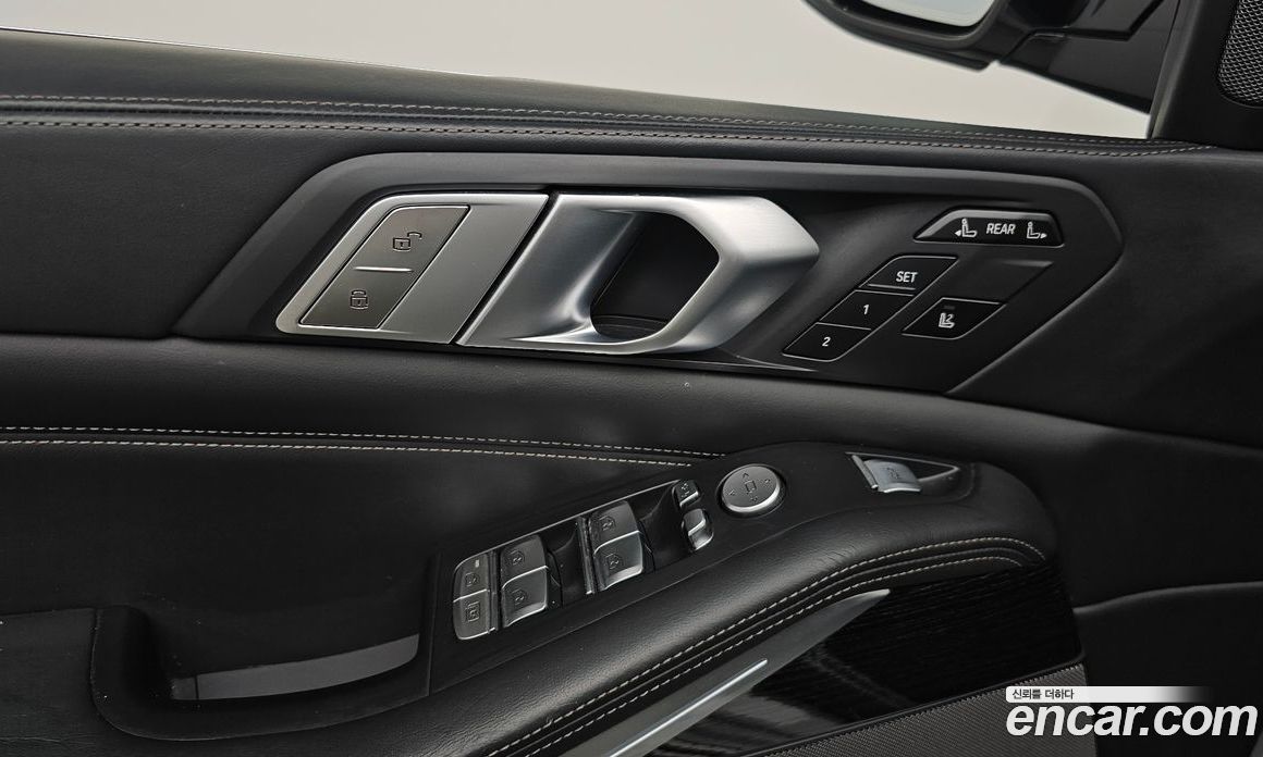 BMW X7 (G07) фото 18