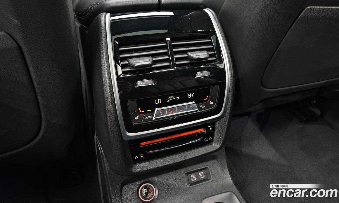BMW X7 (G07) фото 19