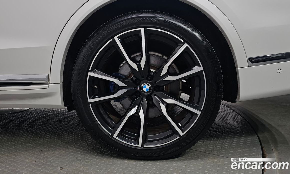 BMW X7 (G07) фото 21