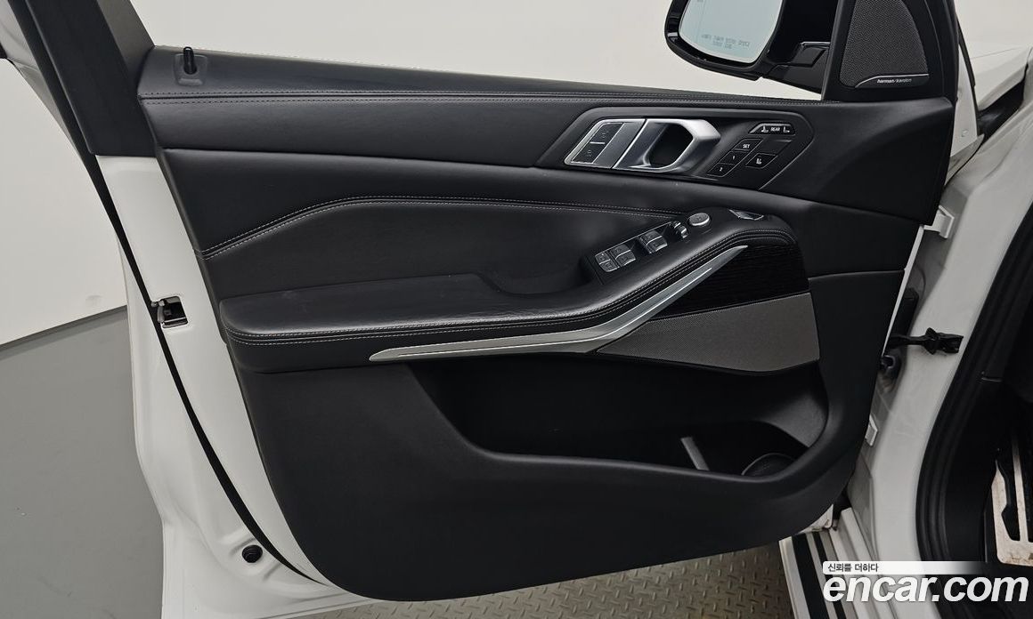 BMW X7 (G07) фото 24