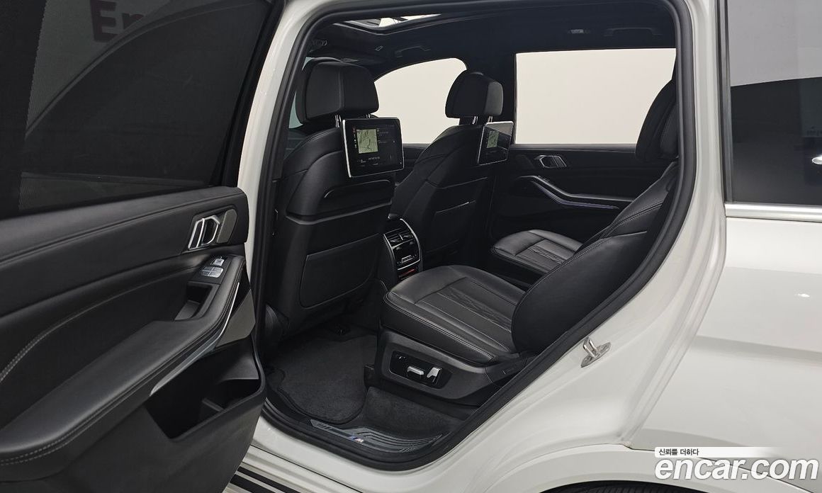 BMW X7 (G07) фото 26