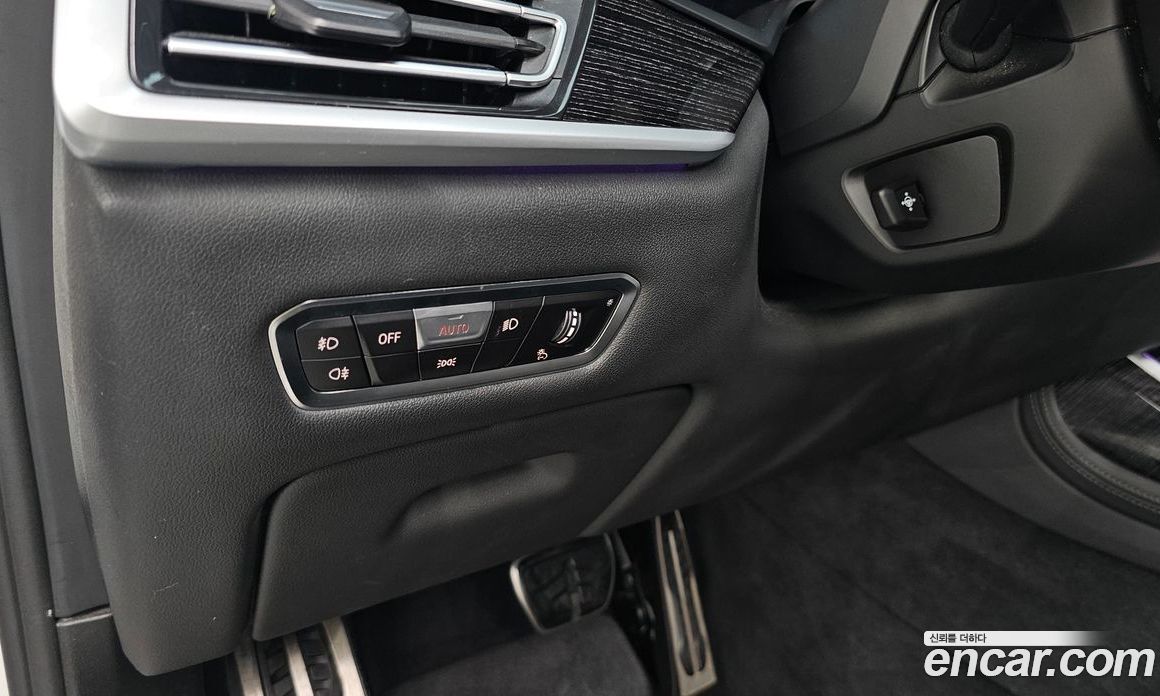 BMW X7 (G07) фото 29