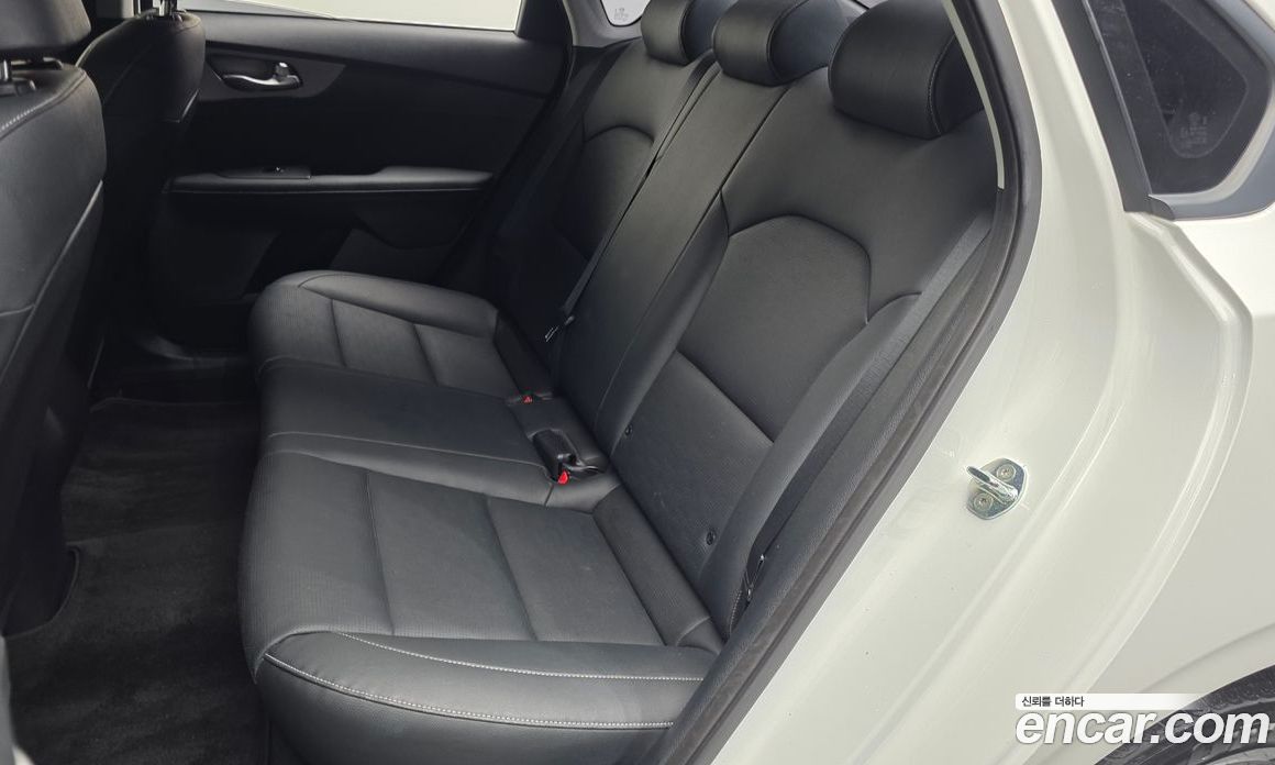 Kia K3 2nd Gen фото 26