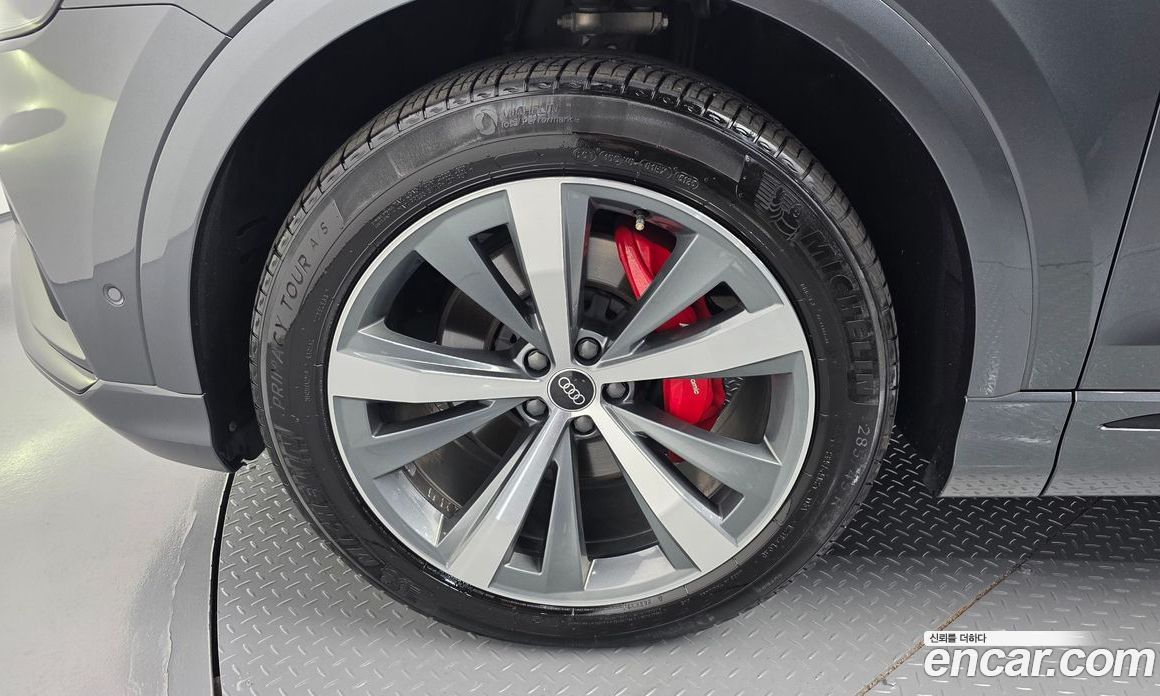Audi Q8 (4M) фото 5