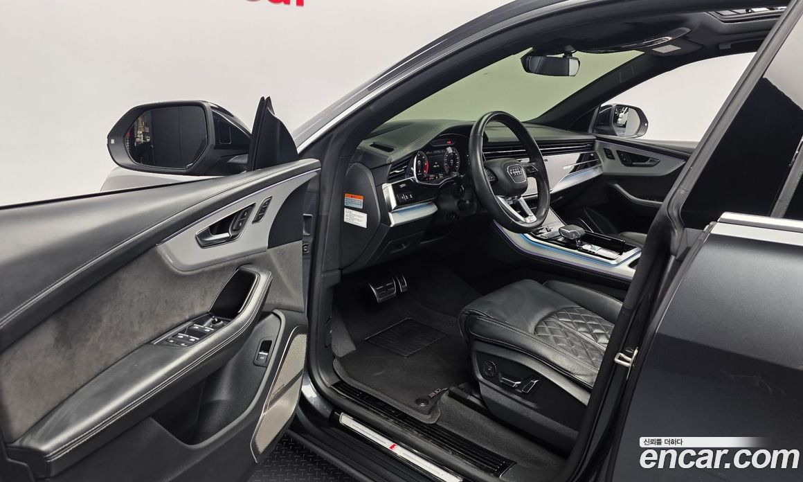 Audi Q8 (4M) фото 10