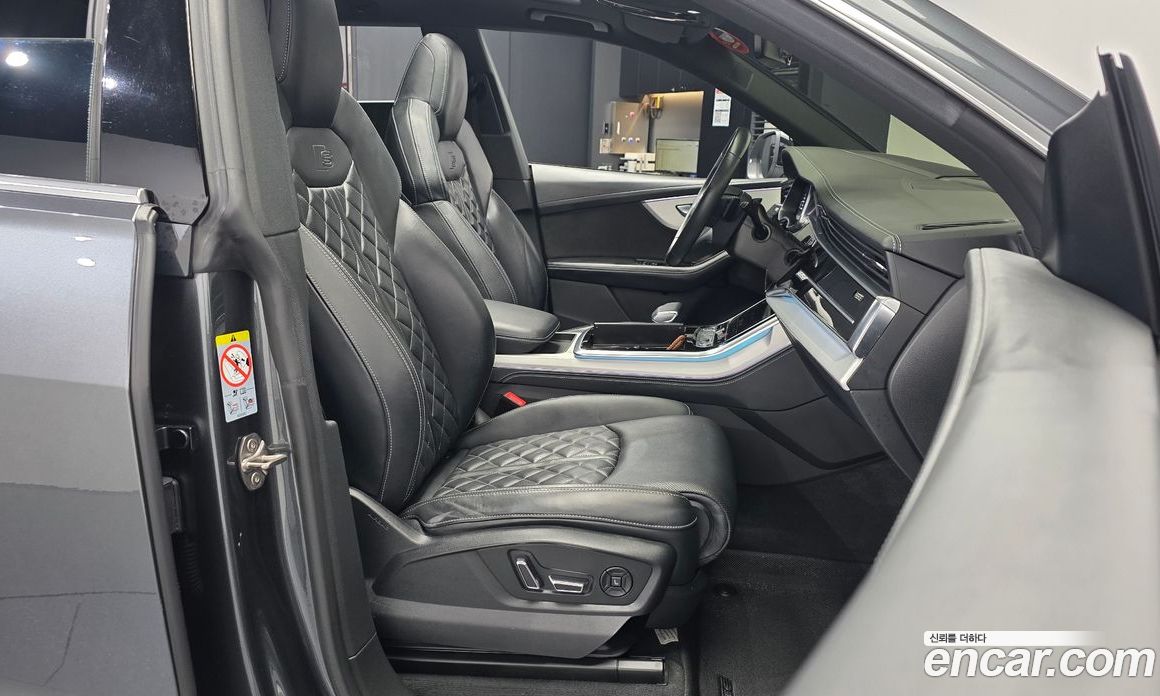 Audi Q8 (4M) фото 11