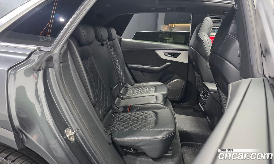 Audi Q8 (4M) фото 12