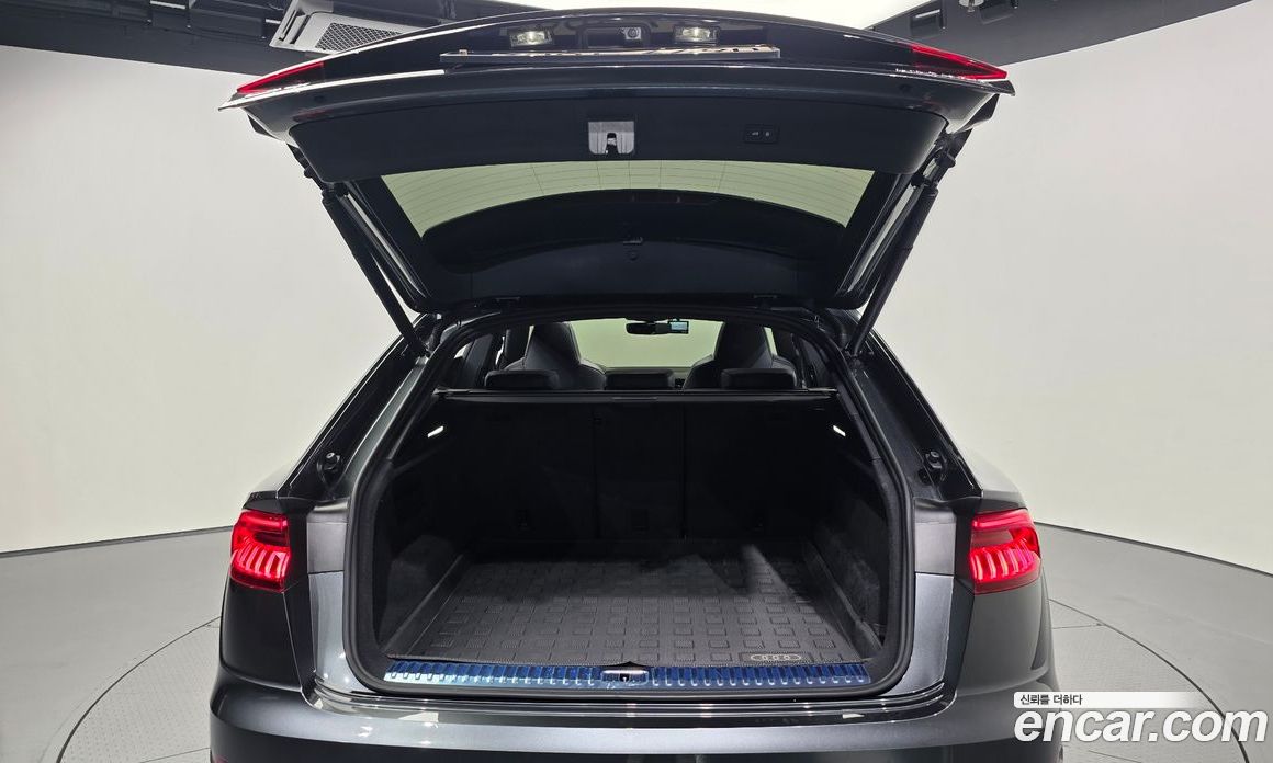 Audi Q8 (4M) фото 20