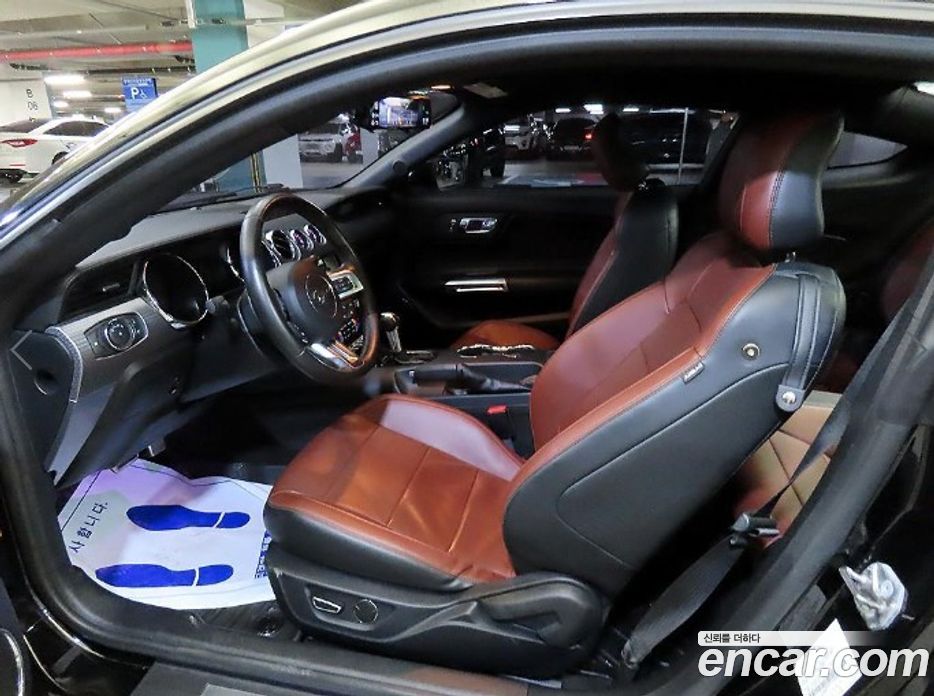Ford Mustang фото 6