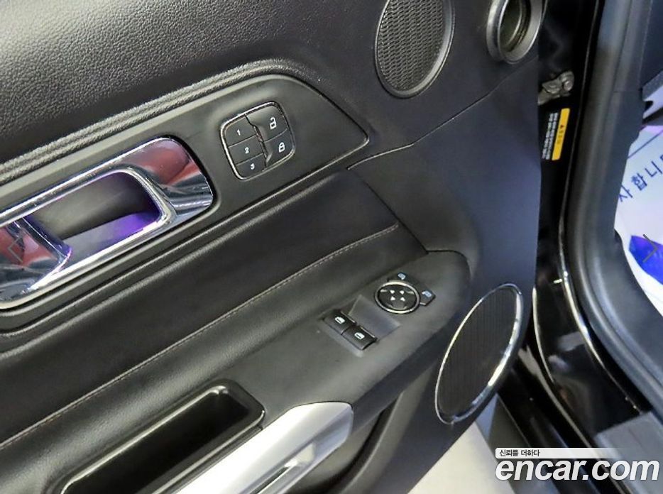 Ford Mustang фото 13
