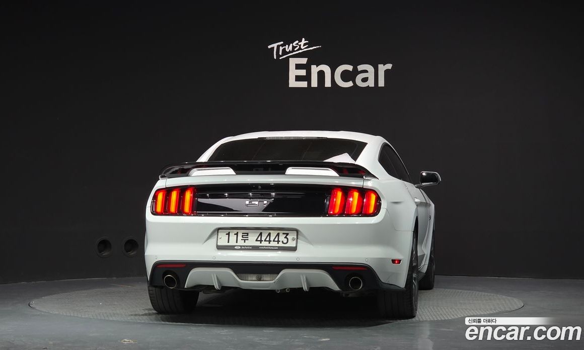 Ford Mustang фото 4
