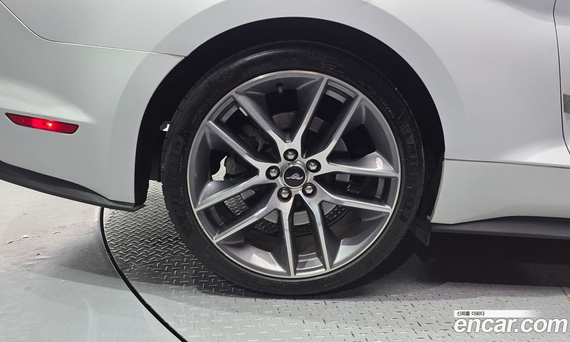 Ford Mustang фото 5
