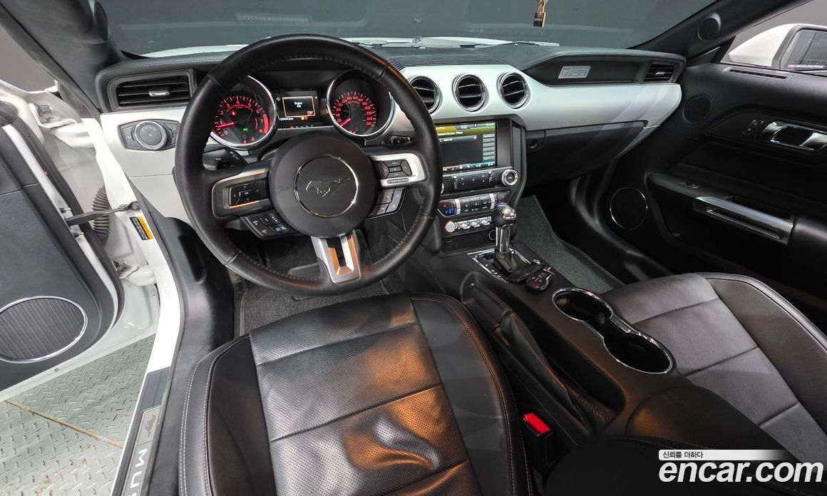 Ford Mustang фото 7