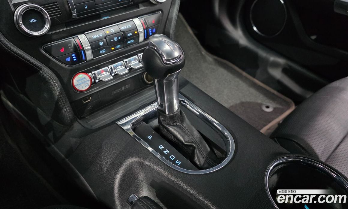 Ford Mustang фото 9