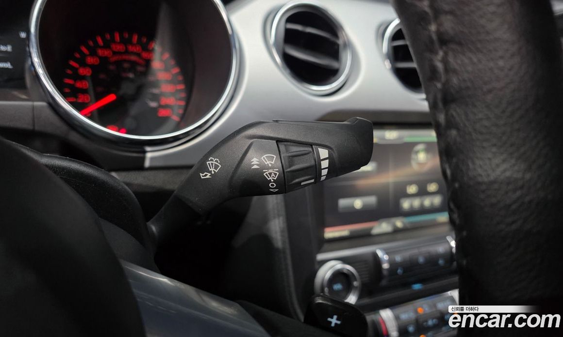 Ford Mustang фото 17