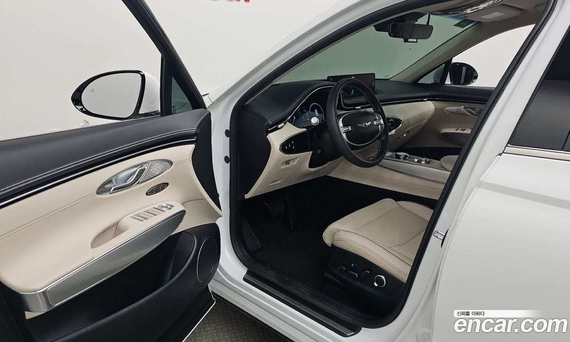 Genesis GV70 фото 10