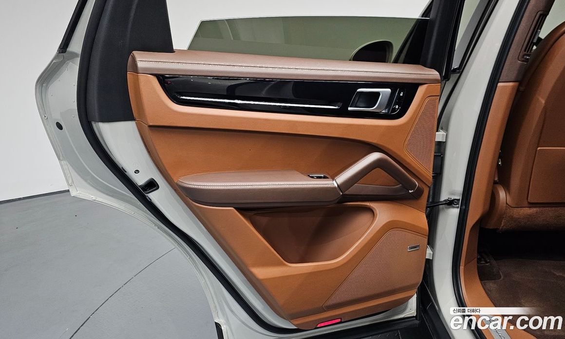 Porsche Cayenne 3rd Gen фото 25