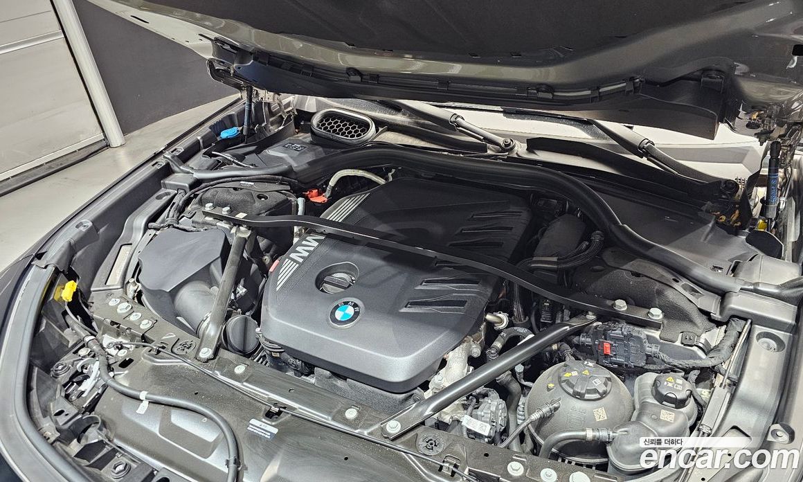 BMW 7-Series (G70) фото 6