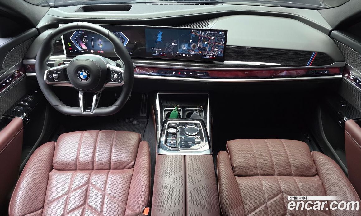 BMW 7-Series (G70) фото 7