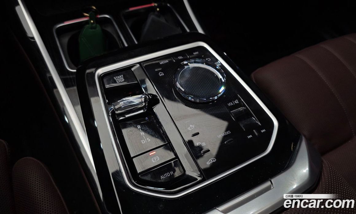 BMW 7-Series (G70) фото 9
