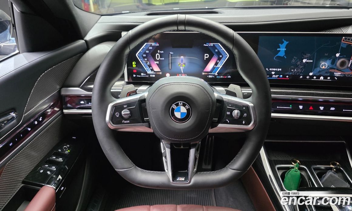 BMW 7-Series (G70) фото 13