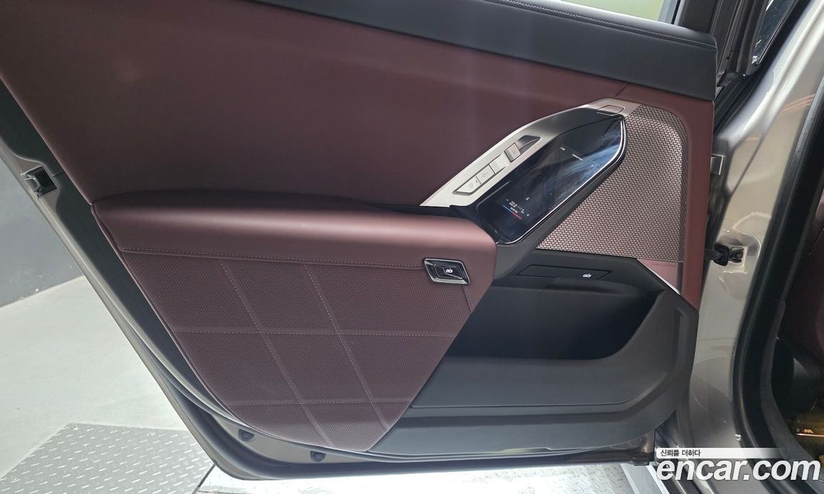 BMW 7-Series (G70) фото 25