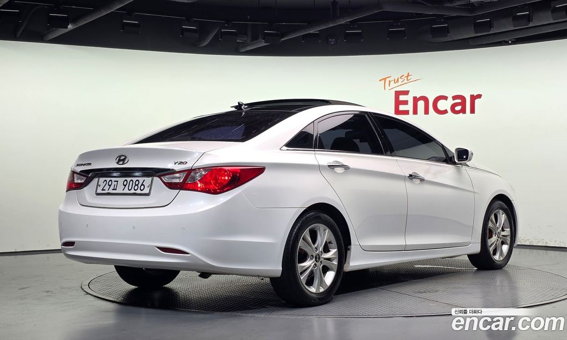 Hyundai Sonata (YF) фото 2