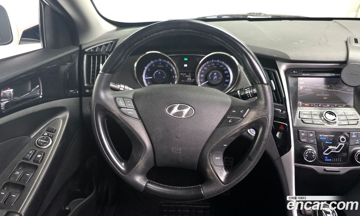 Hyundai Sonata (YF) фото 13