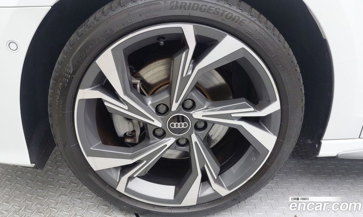 Audi A3 (8Y) фото 5