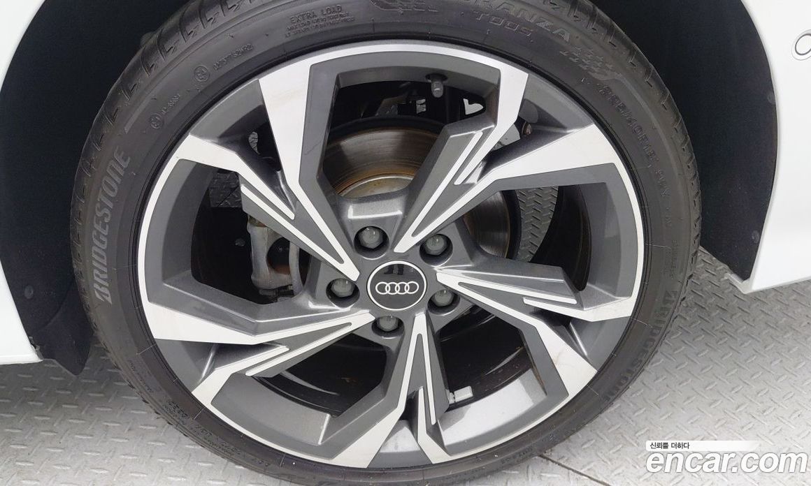 Audi A3 (8Y) фото 17