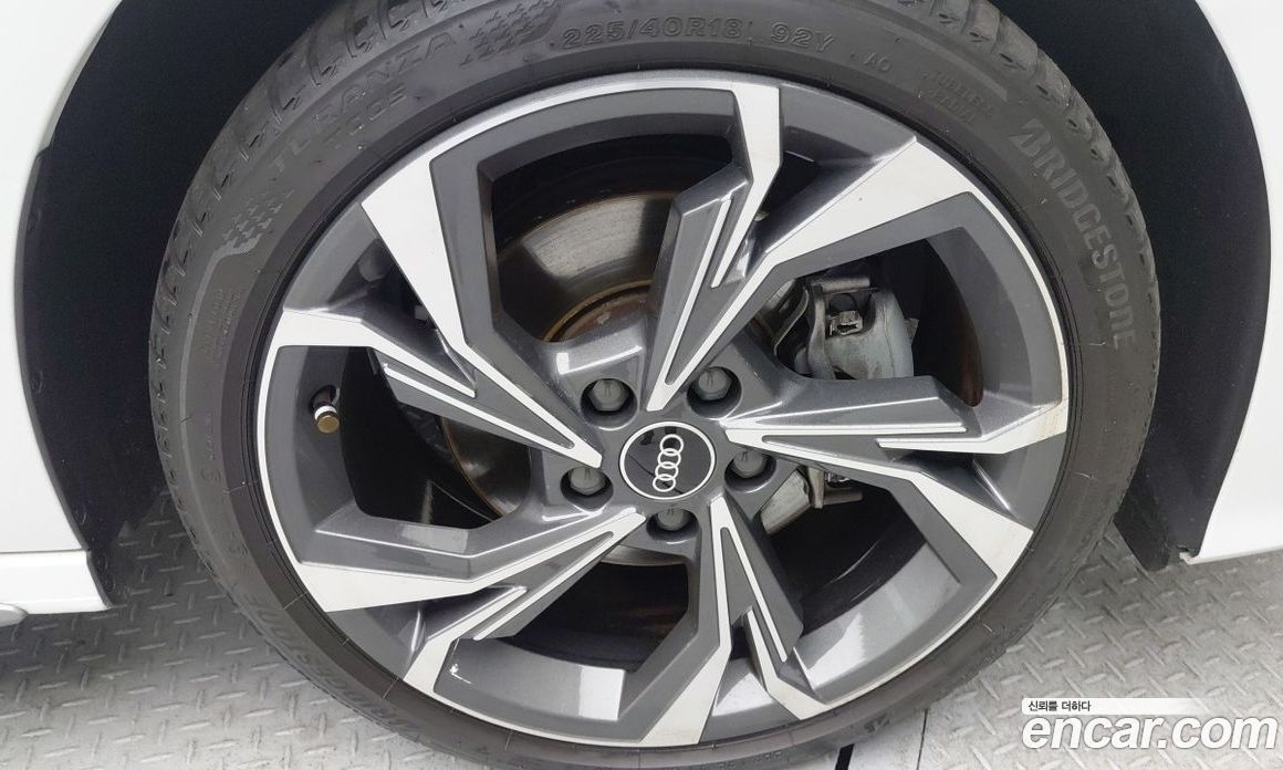 Audi A3 (8Y) фото 18